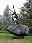 423936548 National Sculpture Garden, Rabbit Thinker (Barry Flanagan), side